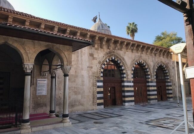 タイル張りが見事なモスク