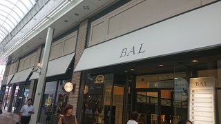 おしゃれなファッションビル