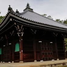 凛とした佇まいの経蔵です 