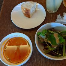 サラダ、スープ、パン
