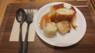 ランチはパンが食べ放題