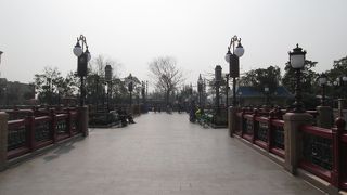 清掃員さんが一生懸命掃除