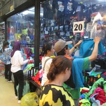 ウィークエンド マーケット (チャトゥチャック市場)