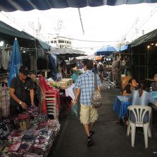 ウィークエンド マーケット (チャトゥチャック市場)