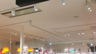 クイーンズスクエアのショッピングセンター