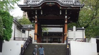 善福寺の立派な中門