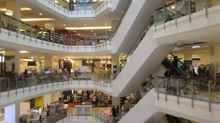 日本では見かけないエスカレーター