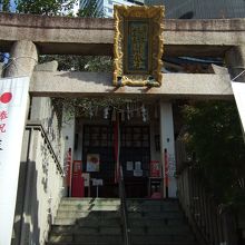 小さなお社です