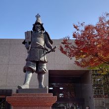 津軽氏の像