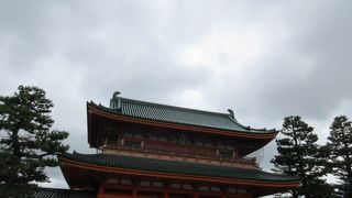 入口の大きな門