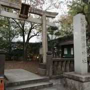 大丸松坂屋本社ビル脇の神社