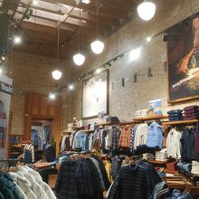 ショップ内です