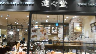 イートインスペースが広い