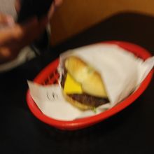 チーズバーガーです。