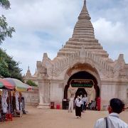 バガンで一番美しい寺院