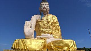 世界最大の座仏?!
