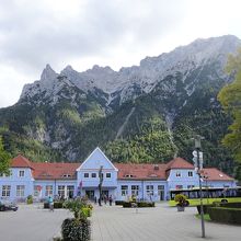 ミッテンヴァルト駅とカーヴェンデル山