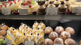 週末はお客さんも多いですが、店員さんも多い