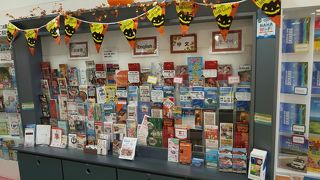 いろいろな言語のパンフレットがある