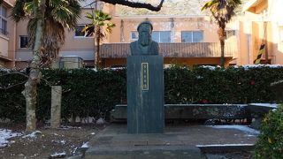 住宅街の通りにすぎず。