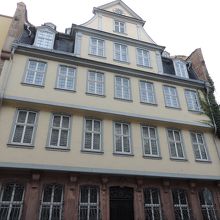 この建物が生家