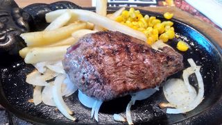 サラダバーは種類も多くて美味しかった