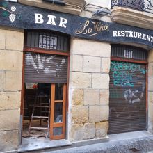 11月。店をしめて店内改装していました。ここは夏のバカンスの