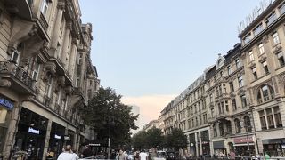 フランクフルト中央駅前から続く通り
