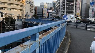 京急神奈川駅のところです
