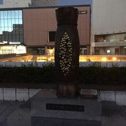夜明け前の納豆記念碑
