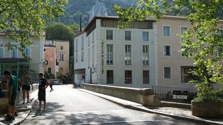 フォンテーヌ・ド・ヴォークリューズに行ったら、まずは観光局