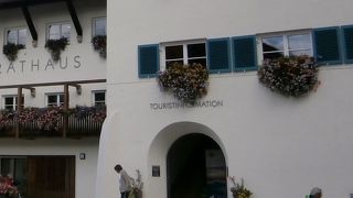 市庁舎と同じ建物にあります