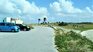 先からは伊良部大橋を一望。