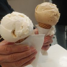 バニラとチョコレートです