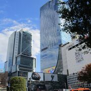 大幅に変貌してる渋谷駅は、東横線のホームから井之頭線のホームまで階段で２００段くらいあります。