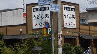 うどんだしもシンプルで、なかなか美味しいです。