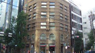 明治3年創業という老舗の時計店のビル