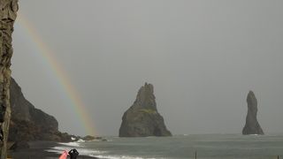 柱状節理とブラックサンドビーチと奇岩