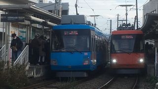 三軒茶屋と下高井戸を結ぶカラフルな低床電車