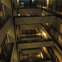 吹き抜けは外廊下