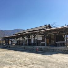 旧線路側から。