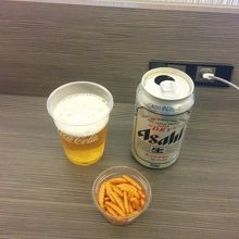 成田国際空港第１ターミナルIASSラウンジでビール