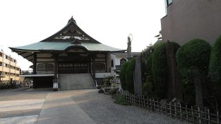 ビル群の中の憩いの空間