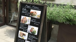 おしゃれなカフェもあります