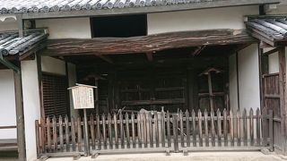 長屋門は現存