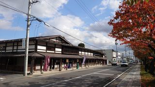 間口の広い商家