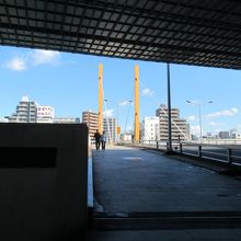 南西詰の親柱辺りからの様子