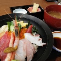 海鮮丼　１１８０円