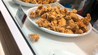 金曜日の夕方に行きました。　大行列にも納得の美味しい唐揚げでした!