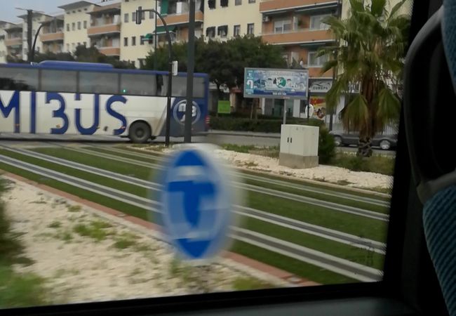 そこそこ大きなバス駅